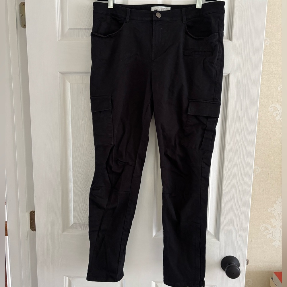 Black Cargo Pants; Ankle Zip; Tapered fit; Women’s Size 14
